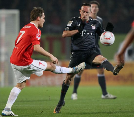 分牢牢占据 分牢牢占据