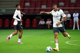 并且辅以力 并且辅以力